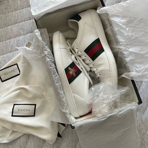 Authentic Gucci Women’s Ace Sneaker with Bee